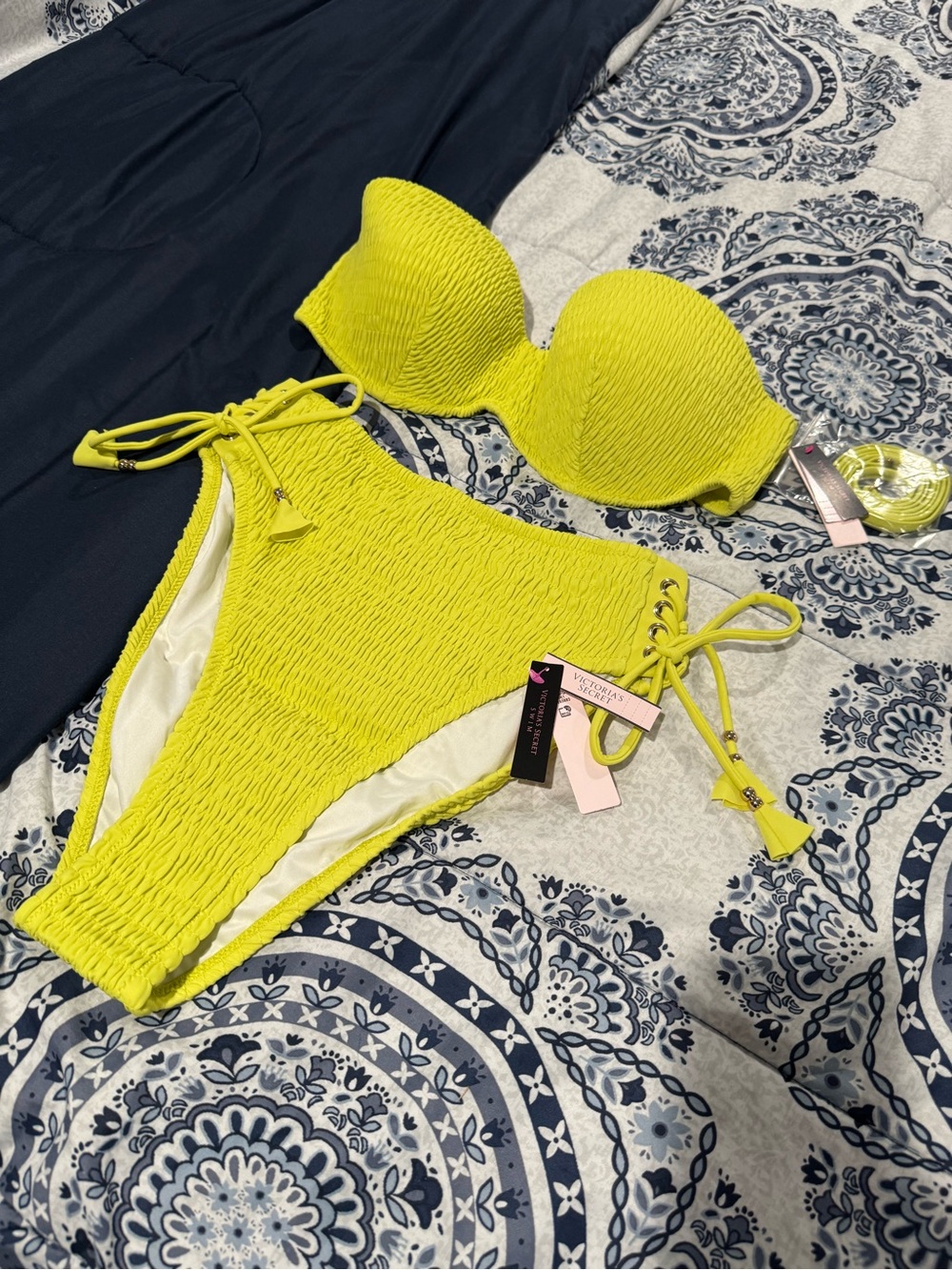 Victoria’s Secret Bright Chartreuse Textured Bikini Set Sz L. Brand New